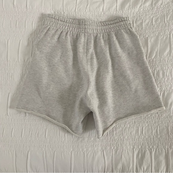Aritzia - Cozy Fleece Boyfriend Mid-Thigh Sweatshort - Picture 2 of 4
